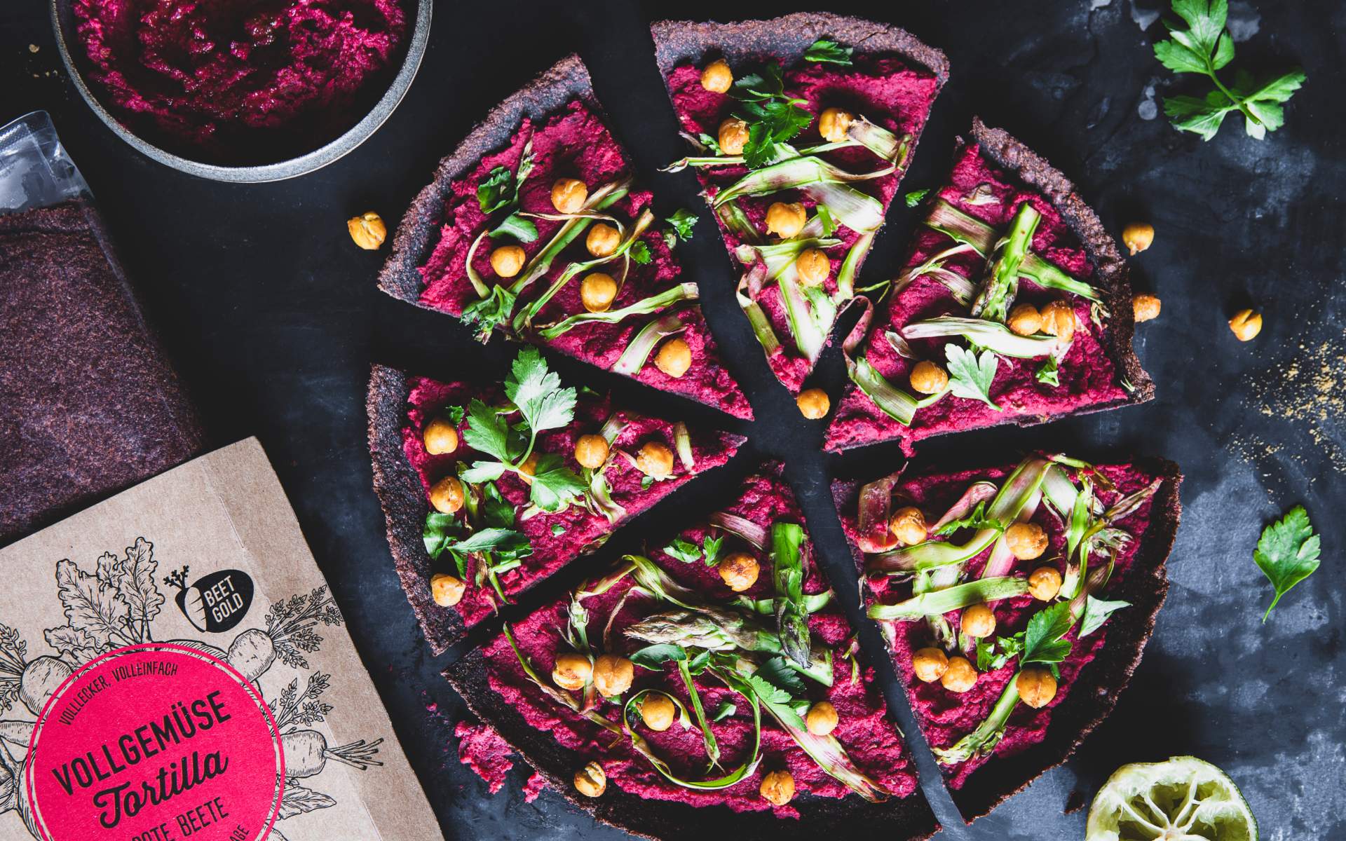 Rote Beete Flammkuchen mit Spargel und Rote Beete Hummus - Beetgold ...