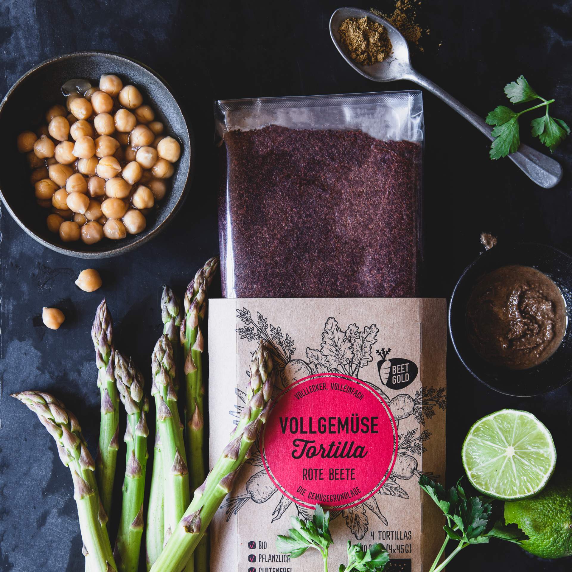 Rote Beete Tortilla Packung mit Spargel und Kichererbsen