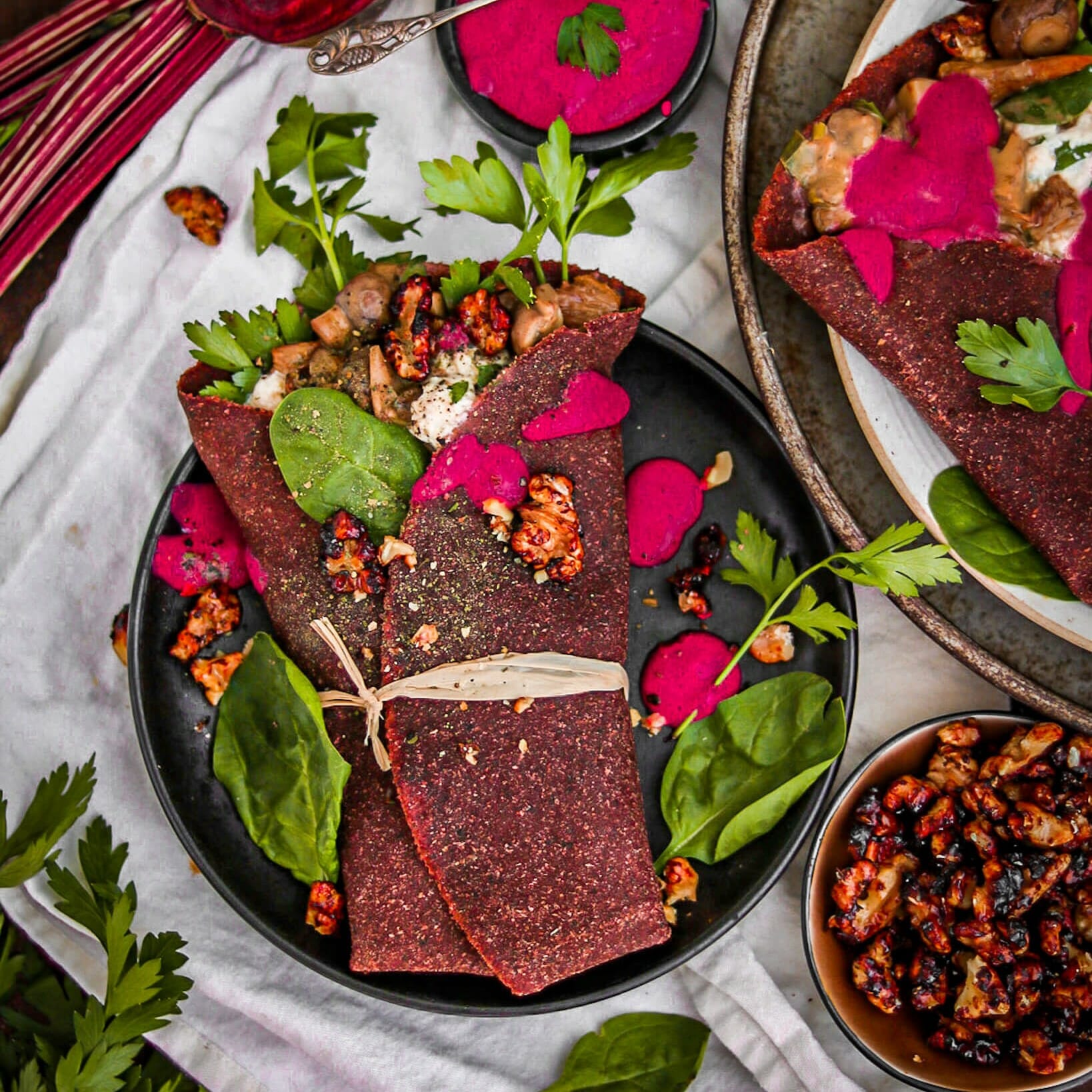 Gefüllter und gefalteter Rote Beete Tortilla