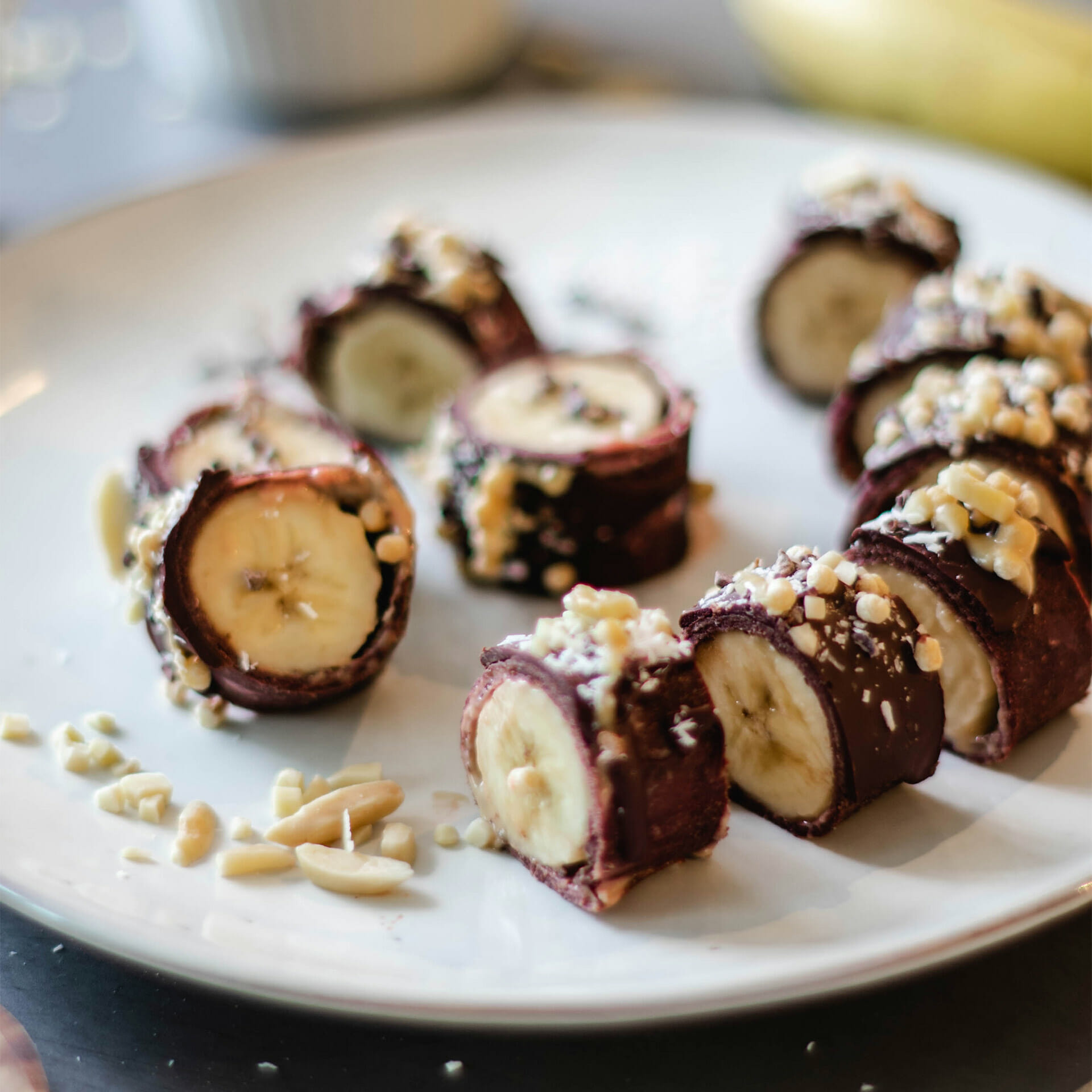 Eingerollte Banane in Rote Beete Tortilla klein geschnitten in Mundgerechte Stücke