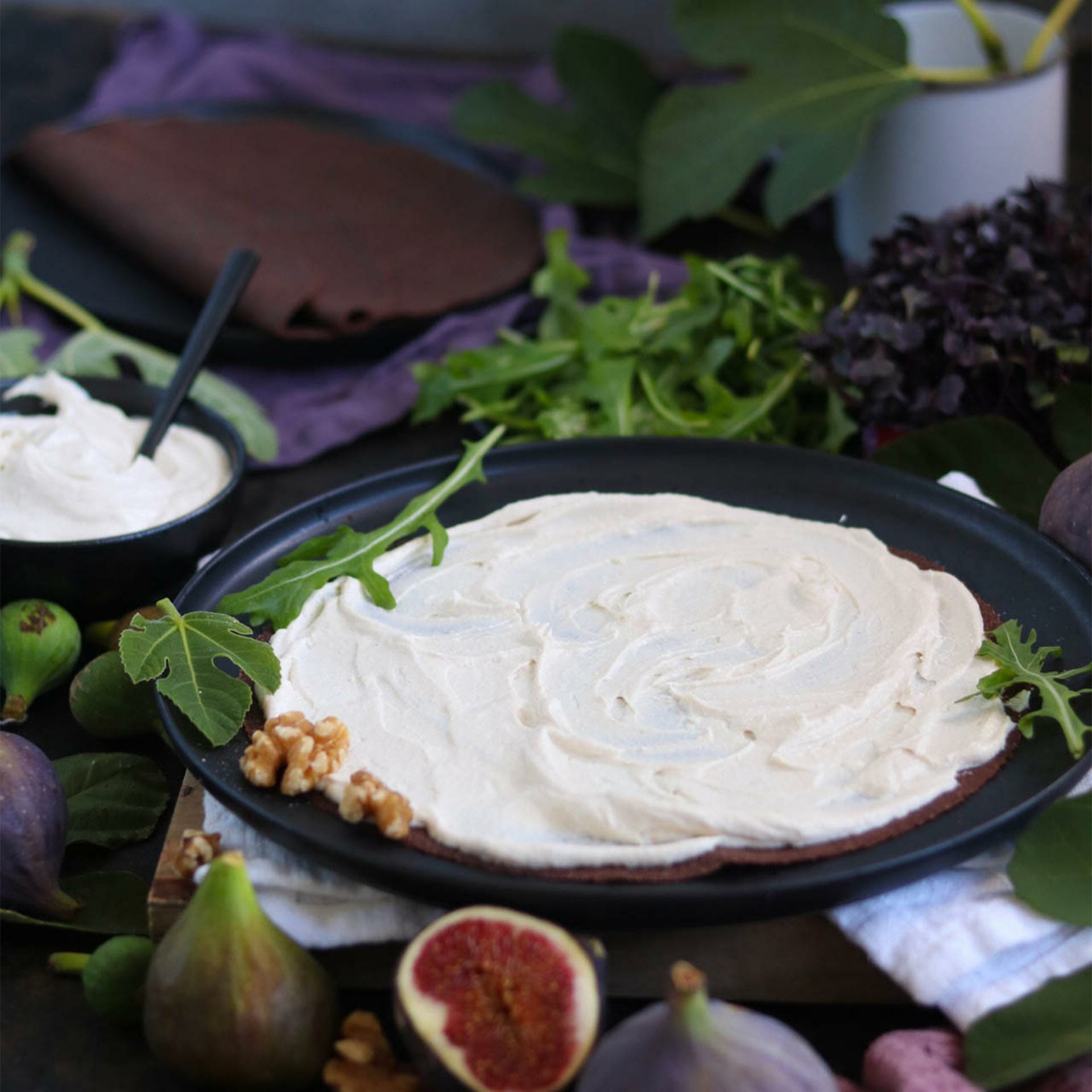 Rote Beete Tortilla als Flammkuchen mit Creme Fraîche