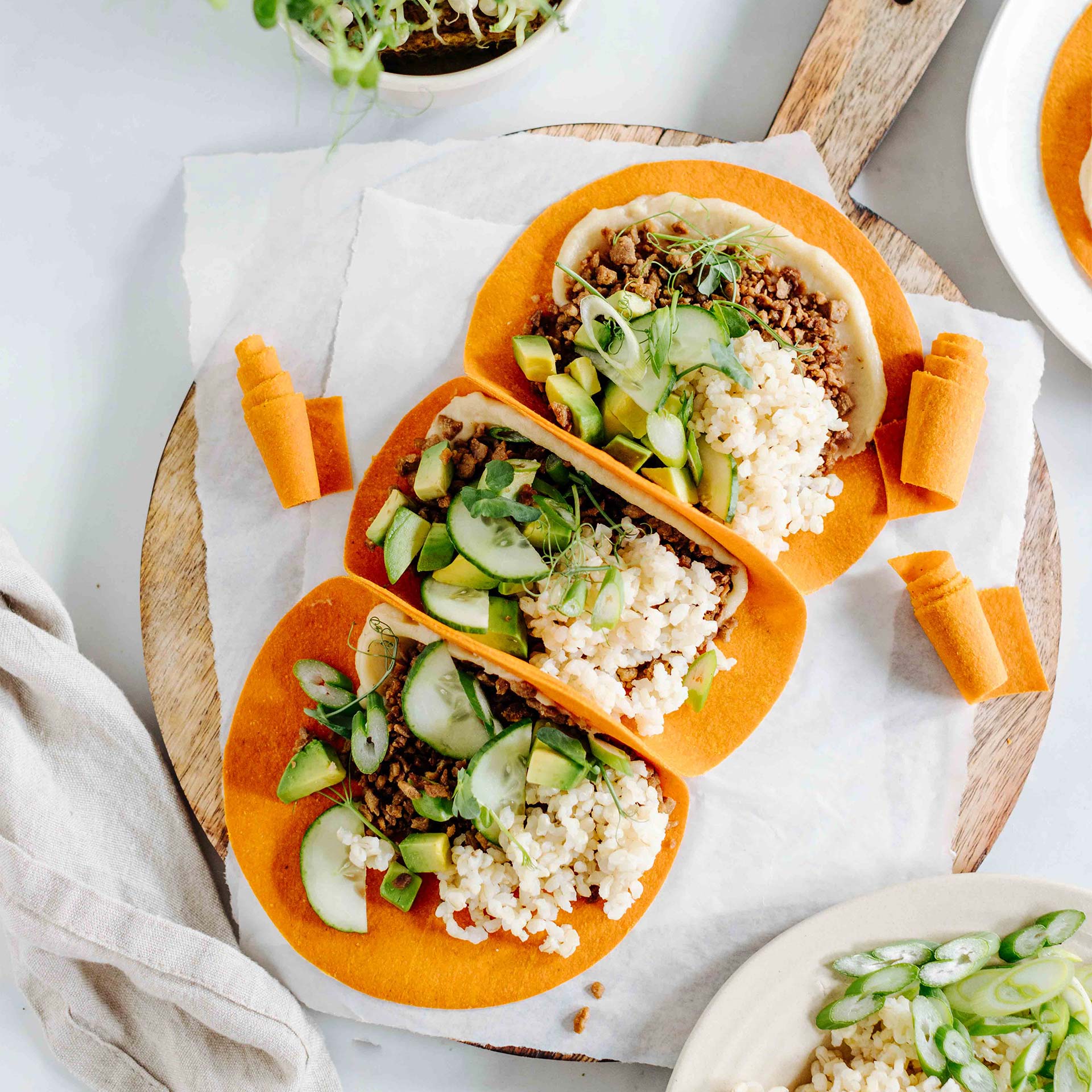Karotten Tacos mit veganem Hack, Pastinaken Aufstrich und Gemüse